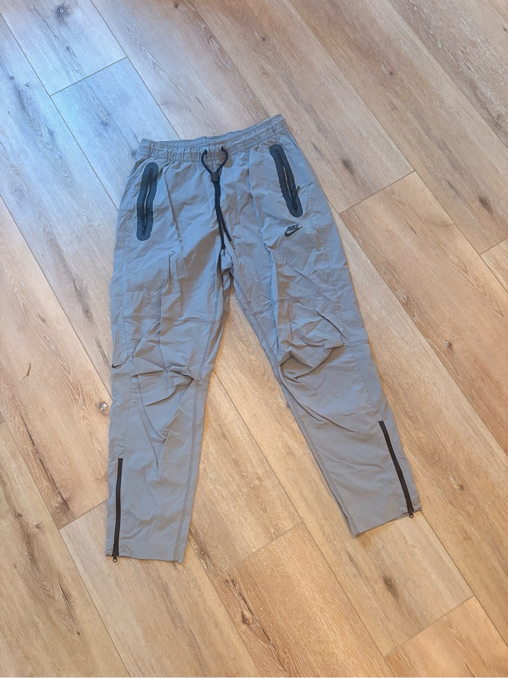Nike Men’s Gray Zip-Cuff Tech Pants